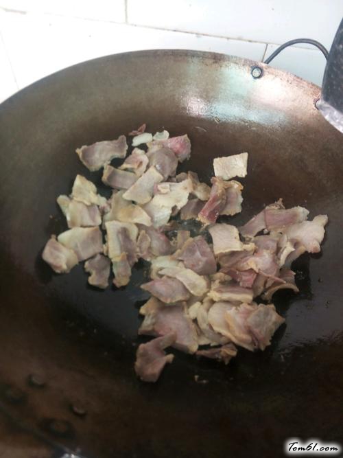【花菜炒腊肉】