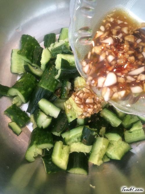 【凉拌黄瓜】