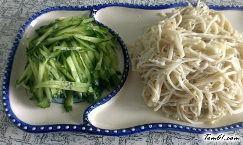 【芥末鸡丝金针菇】