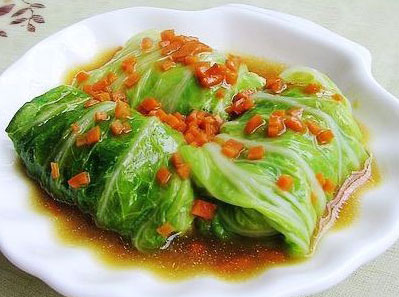 蒸白菜豆腐卷老少皆宜，清淡鲜美又清肠减肥