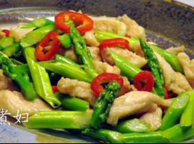 芦笋炒鸡丝，营养美味的减肥菜