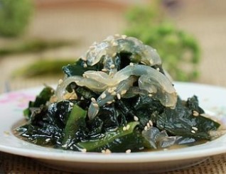 海木耳凉拌海蜇皮，美容又减肥的长寿菜