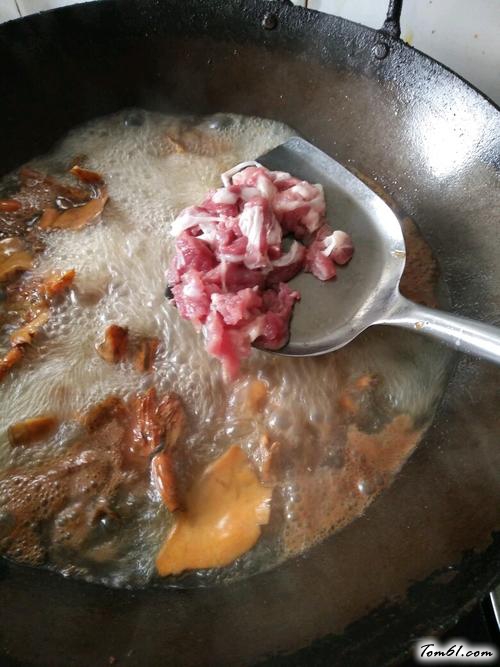【枞树菌瘦肉汤】