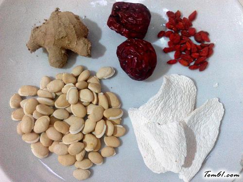 【扁豆淮山鸡爪汤】