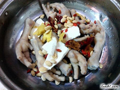 【扁豆淮山鸡爪汤】