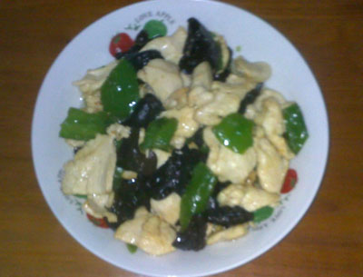 黑木耳青椒炒鸡片，美味好吃的私房炒鸡片做