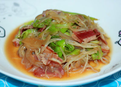 培根炒包菜的做法，培根和包菜荤素搭配很好