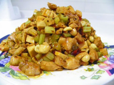 经过改良的私房宫保鸡丁，很下饭