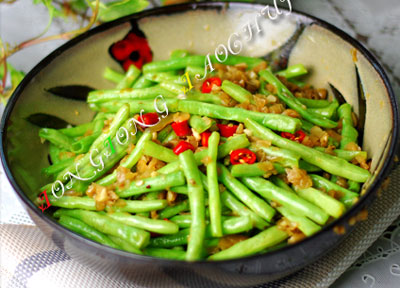 香脆菜干煸豇豆的做法，味道美的没话说