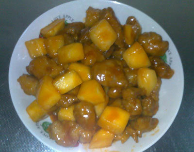 果粒咕咾肉的做法，加了果粒的咕咾肉更好吃