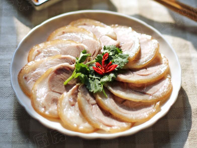 蘸汁肘花，猪肘去骚味的关键是香菜根