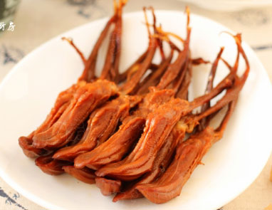 卤鸭舌的做法，适合东北人的私房卤鸭舌