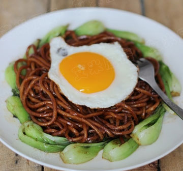 六月鲜酱油炒面的做法，酱油炒面怎么做好吃