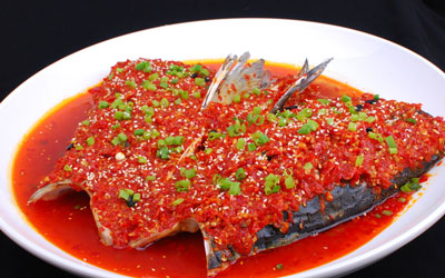 剁椒鱼头的简单私房做法，红火喜庆的年夜饭