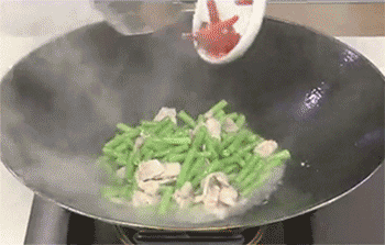 【豆角炒肉】调味