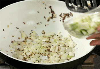 【咖喱饭】放入西葫芦