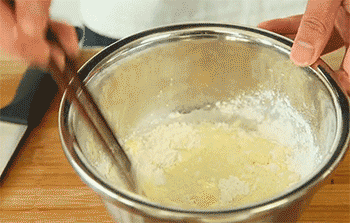 【椒盐虾】调匀