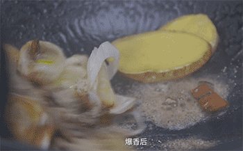 【炖羊肉】翻炒