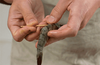 【红烧大虾】挑出虾线