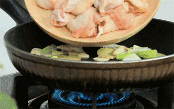 【红烧鸡块】炒鸡肉