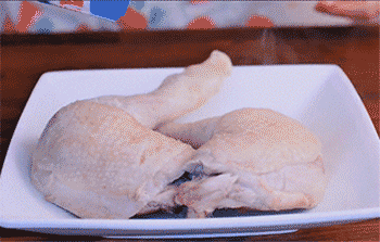 【葱油鸡】撒盐