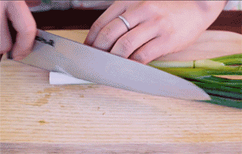 【葱油鸡】切葱