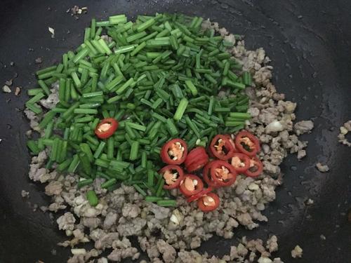 【韭薹炒肉末】