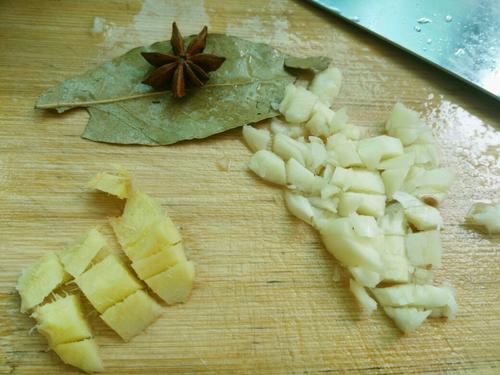 【玉米烧排骨】