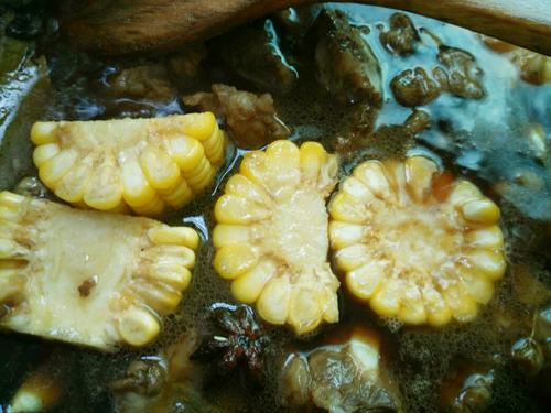 【玉米烧排骨】