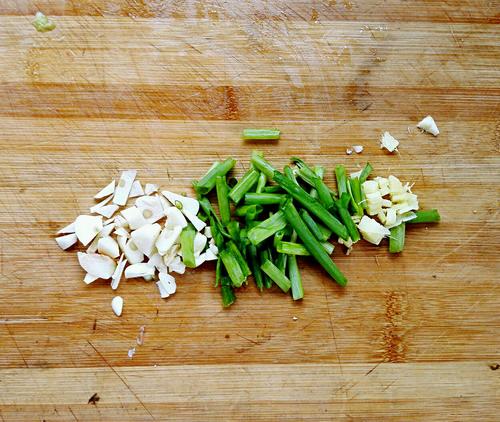 【腐竹木耳炒肉】