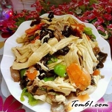 腐竹木耳炒肉的做法