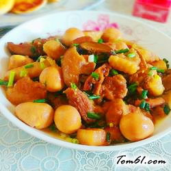 鹧鸪蛋炖五花肉的做法