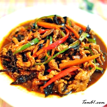 胡萝卜木耳肉片的做法