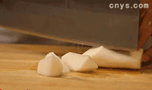 【山药排骨汤】山药切块