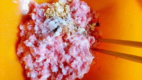 【肉丸子包白萝卜】