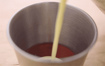 【鸡蛋布丁】倒入模具