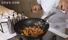 【红焖羊肉】倒入清水