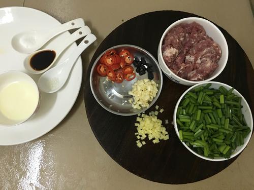 【韭薹炒肉末】