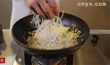 【豆芽炒粉条】加入粉丝