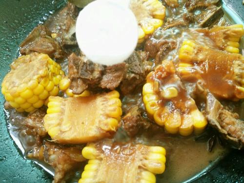 【玉米烧排骨】