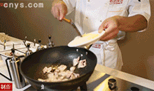 【豆角焖面】翻炒