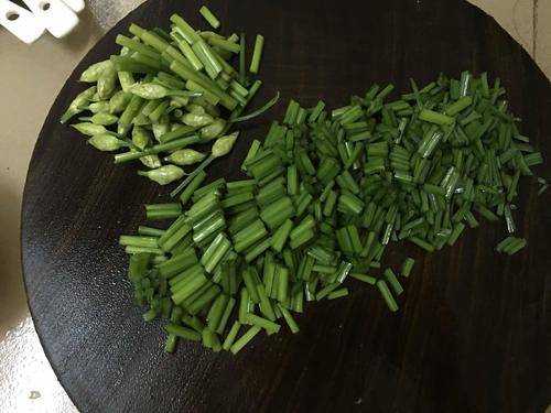 【韭薹炒肉末】