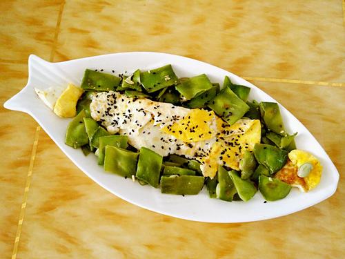 【干锅扁豆鸡蛋】