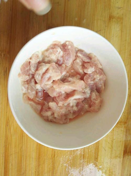 【胡萝卜木耳肉片】