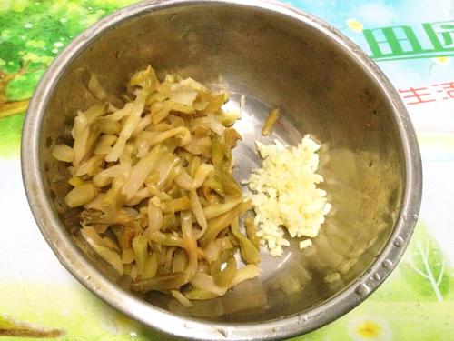 【黄金蛋炒榨菜丝】