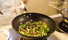 【蒜苔炒腊肉】勾芡