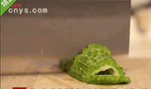 【苦瓜炒鸡蛋】苦瓜切片