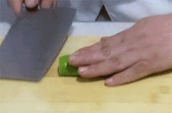 【鱼香茄子】切青红椒