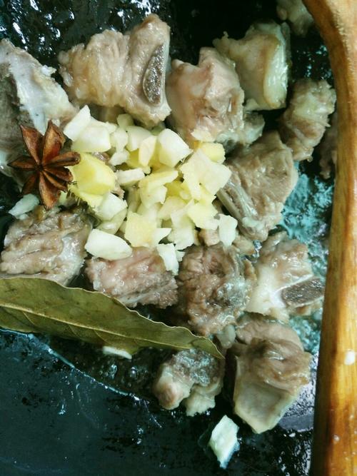 【玉米烧排骨】