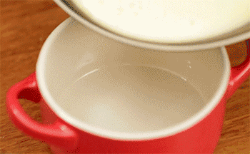 【鸡蛋羹】倒入碗里